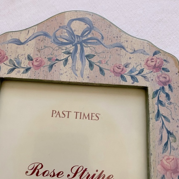 Vintage Wooden Floral Picture Frame - Picture 8 of 10